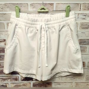 Field & Stream Women's White Nylon  Shorts Size Small    (B2)